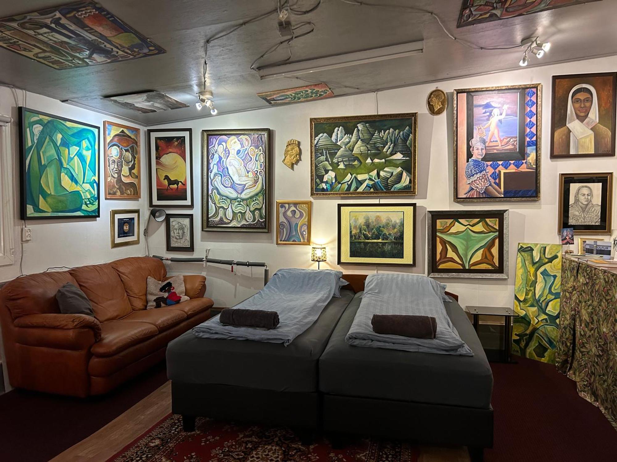 Brimarsbru Sleep Inn-Art Gallery Njarthvik Zewnętrze zdjęcie